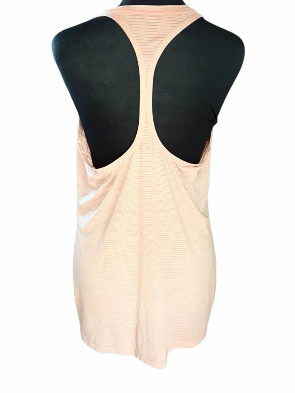 Athleta Transcend Racerback Mesh Tank size M. - Picture 4 of 7
